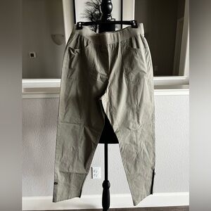 Chico’s Army Green Pull On Utility Pant - NWOT - Chico’s size 1 / Medium